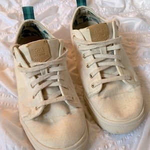 Toms cream tennis shoe size 6 1/2